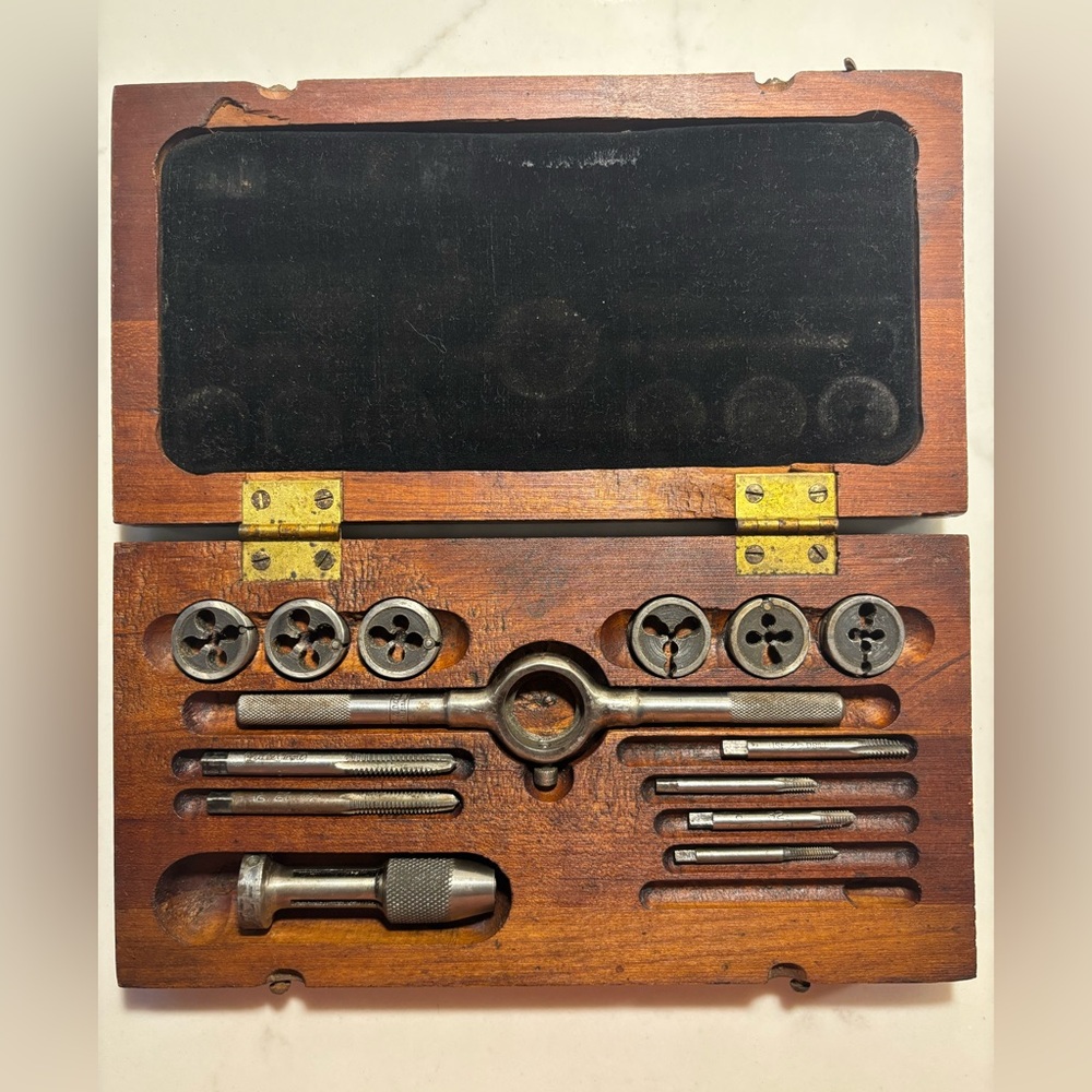 Antique Little Giant Taps & Dies D-6